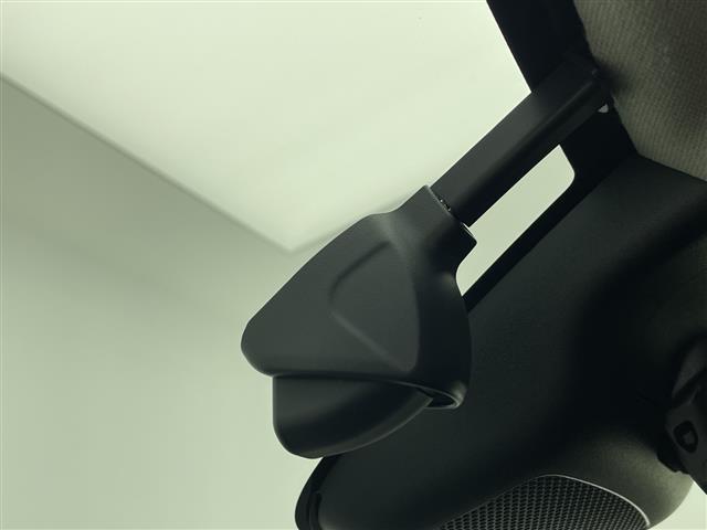 ヴェゼル ｅ：ＨＥＶ　Ｚ　ホンダコネクトナビ　ＢＴ　ＴＶ　カープレイ　ホンダセンシング　レーダークルーズコントロール　衝突軽減ブレーキ　ＢＳＭ　シートヒーター　ハンドルヒーター　ワイヤレス充電　ＥＴＣ２．０　前後ドラレコ（5枚目）