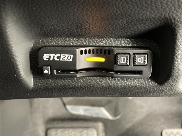 ヴェゼル ｅ：ＨＥＶ　Ｚ　ホンダコネクトナビ　ＢＴ　ＴＶ　カープレイ　ホンダセンシング　レーダークルーズコントロール　衝突軽減ブレーキ　ＢＳＭ　シートヒーター　ハンドルヒーター　ワイヤレス充電　ＥＴＣ２．０　前後ドラレコ（6枚目）