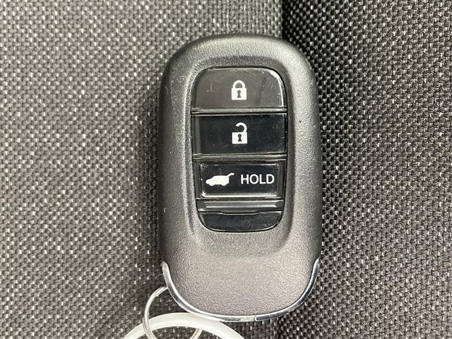 ヴェゼル ｅ：ＨＥＶ　Ｚ　ホンダコネクトナビ　ＢＴ　ＴＶ　カープレイ　ホンダセンシング　レーダークルーズコントロール　衝突軽減ブレーキ　ＢＳＭ　シートヒーター　ハンドルヒーター　ワイヤレス充電　ＥＴＣ２．０　前後ドラレコ（17枚目）
