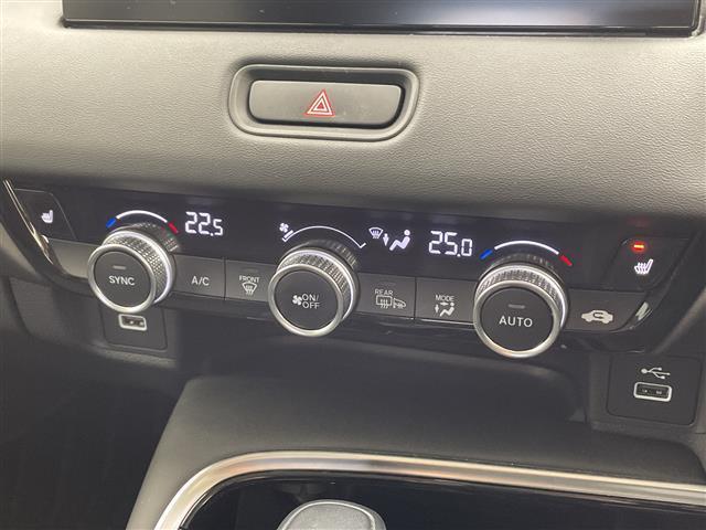 ヴェゼル ｅ：ＨＥＶ　Ｚ　ホンダコネクトナビ　ＢＴ　ＴＶ　カープレイ　ホンダセンシング　レーダークルーズコントロール　衝突軽減ブレーキ　ＢＳＭ　シートヒーター　ハンドルヒーター　ワイヤレス充電　ＥＴＣ２．０　前後ドラレコ（18枚目）