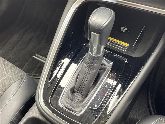 ヴェゼル ｅ：ＨＥＶ　Ｚ　ホンダコネクトナビ　ＢＴ　ＴＶ　カープレイ　ホンダセンシング　レーダークルーズコントロール　衝突軽減ブレーキ　ＢＳＭ　シートヒーター　ハンドルヒーター　ワイヤレス充電　ＥＴＣ２．０　前後ドラレコ（19枚目）