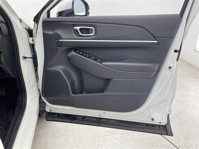 ヴェゼル ｅ：ＨＥＶ　Ｚ　ホンダコネクトナビ　ＢＴ　ＴＶ　カープレイ　ホンダセンシング　レーダークルーズコントロール　衝突軽減ブレーキ　ＢＳＭ　シートヒーター　ハンドルヒーター　ワイヤレス充電　ＥＴＣ２．０　前後ドラレコ（23枚目）