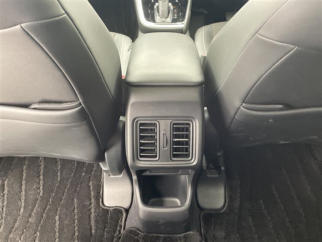 ヴェゼル ｅ：ＨＥＶ　Ｚ　ホンダコネクトナビ　ＢＴ　ＴＶ　カープレイ　ホンダセンシング　レーダークルーズコントロール　衝突軽減ブレーキ　ＢＳＭ　シートヒーター　ハンドルヒーター　ワイヤレス充電　ＥＴＣ２．０　前後ドラレコ（25枚目）