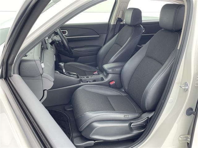 ヴェゼル ｅ：ＨＥＶ　Ｚ　ホンダコネクトナビ　ＢＴ　ＴＶ　カープレイ　ホンダセンシング　レーダークルーズコントロール　衝突軽減ブレーキ　ＢＳＭ　シートヒーター　ハンドルヒーター　ワイヤレス充電　ＥＴＣ２．０　前後ドラレコ（26枚目）