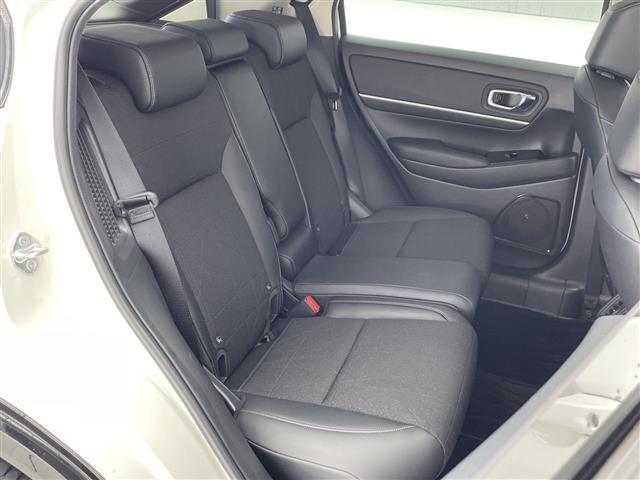 ヴェゼル ｅ：ＨＥＶ　Ｚ　ホンダコネクトナビ　ＢＴ　ＴＶ　カープレイ　ホンダセンシング　レーダークルーズコントロール　衝突軽減ブレーキ　ＢＳＭ　シートヒーター　ハンドルヒーター　ワイヤレス充電　ＥＴＣ２．０　前後ドラレコ（27枚目）