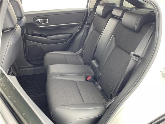 ヴェゼル ｅ：ＨＥＶ　Ｚ　ホンダコネクトナビ　ＢＴ　ＴＶ　カープレイ　ホンダセンシング　レーダークルーズコントロール　衝突軽減ブレーキ　ＢＳＭ　シートヒーター　ハンドルヒーター　ワイヤレス充電　ＥＴＣ２．０　前後ドラレコ（28枚目）