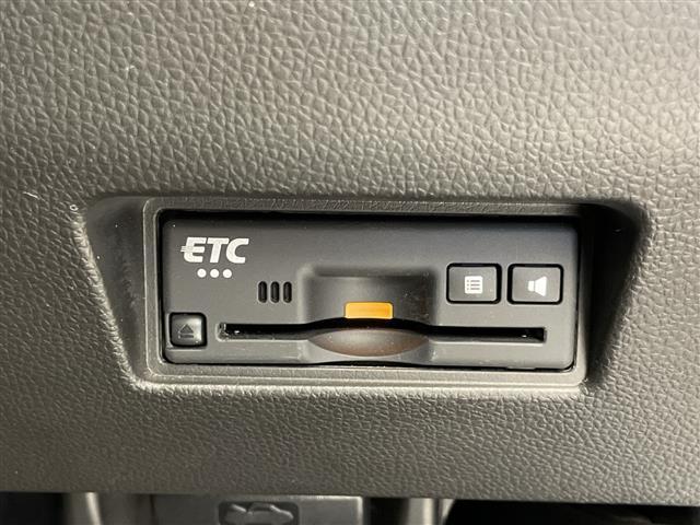 スイフトスポーツ ベースグレード 衝突軽減 ダブルサイドエアバック カーテンエアバック 横滑り防止 レーンキープアシスト コーナーセンサー 直噴ターボ ディラーTVナビ BT/CD/DVD/USB/SD 純正フロアマット オートライト(3枚目)