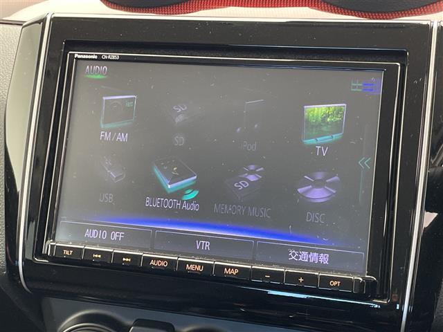 スイフトスポーツ ベースグレード 衝突軽減 ダブルサイドエアバック カーテンエアバック 横滑り防止 レーンキープアシスト コーナーセンサー 直噴ターボ ディラーTVナビ BT/CD/DVD/USB/SD 純正フロアマット オートライト(4枚目)