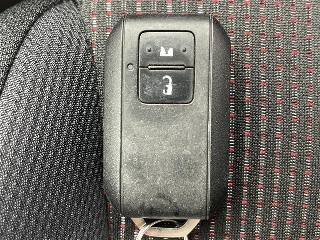 スイフトスポーツ ベースグレード 衝突軽減 ダブルサイドエアバック カーテンエアバック 横滑り防止 レーンキープアシスト コーナーセンサー 直噴ターボ ディラーTVナビ BT/CD/DVD/USB/SD 純正フロアマット オートライト(14枚目)