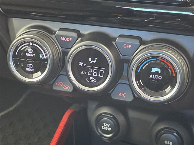 スイフトスポーツ ベースグレード 衝突軽減 ダブルサイドエアバック カーテンエアバック 横滑り防止 レーンキープアシスト コーナーセンサー 直噴ターボ ディラーTVナビ BT/CD/DVD/USB/SD 純正フロアマット オートライト(15枚目)