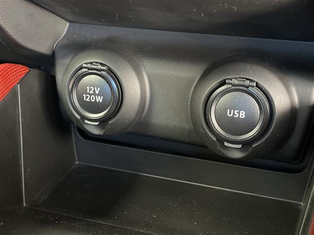 スイフトスポーツ ベースグレード 衝突軽減 ダブルサイドエアバック カーテンエアバック 横滑り防止 レーンキープアシスト コーナーセンサー 直噴ターボ ディラーTVナビ BT/CD/DVD/USB/SD 純正フロアマット オートライト(18枚目)