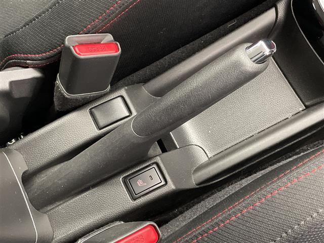 スイフトスポーツ ベースグレード 衝突軽減 ダブルサイドエアバック カーテンエアバック 横滑り防止 レーンキープアシスト コーナーセンサー 直噴ターボ ディラーTVナビ BT/CD/DVD/USB/SD 純正フロアマット オートライト(19枚目)