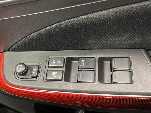 スイフトスポーツ ベースグレード 衝突軽減 ダブルサイドエアバック カーテンエアバック 横滑り防止 レーンキープアシスト コーナーセンサー 直噴ターボ ディラーTVナビ BT/CD/DVD/USB/SD 純正フロアマット オートライト(22枚目)