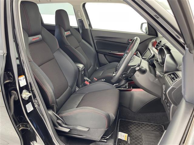 スイフトスポーツ ベースグレード 衝突軽減 ダブルサイドエアバック カーテンエアバック 横滑り防止 レーンキープアシスト コーナーセンサー 直噴ターボ ディラーTVナビ BT/CD/DVD/USB/SD 純正フロアマット オートライト(24枚目)