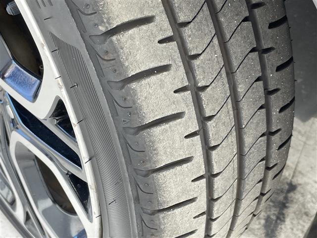 スイフトスポーツ ベースグレード 衝突軽減 ダブルサイドエアバック カーテンエアバック 横滑り防止 レーンキープアシスト コーナーセンサー 直噴ターボ ディラーTVナビ BT/CD/DVD/USB/SD 純正フロアマット オートライト(40枚目)