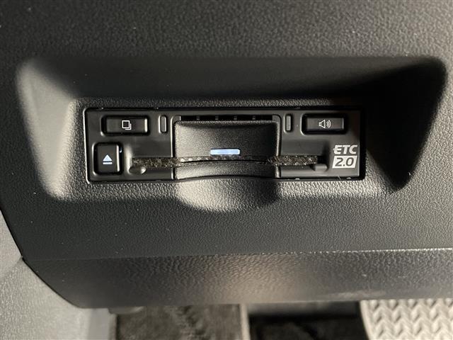 ヴェルファイアハイブリッド Ｚ　プレミア　デジタルインナーミラー／全方位カメラ／純正ディスプレイオーディオ／ワイヤレス充電／レザーシート／後席モニター／全席シートヒーター／前後コーナーセンサー／ガラスルーフ／ステアリングヒーター／パドルシフト（6枚目）