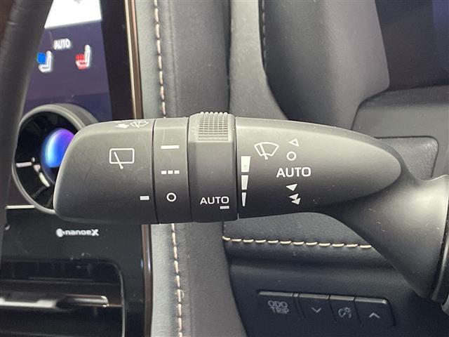 ヴェルファイアハイブリッド Ｚ　プレミア　デジタルインナーミラー／全方位カメラ／純正ディスプレイオーディオ／ワイヤレス充電／レザーシート／後席モニター／全席シートヒーター／前後コーナーセンサー／ガラスルーフ／ステアリングヒーター／パドルシフト（13枚目）