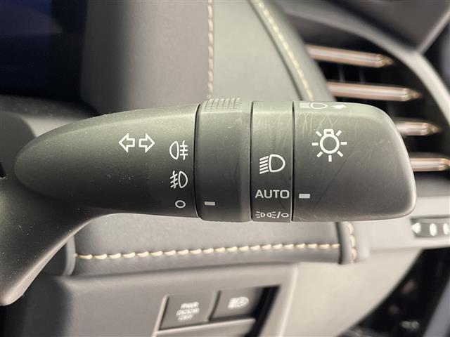 ヴェルファイアハイブリッド Ｚ　プレミア　デジタルインナーミラー／全方位カメラ／純正ディスプレイオーディオ／ワイヤレス充電／レザーシート／後席モニター／全席シートヒーター／前後コーナーセンサー／ガラスルーフ／ステアリングヒーター／パドルシフト（16枚目）