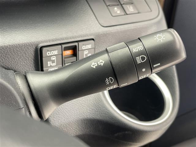 シエンタ ファンベースＧ　グランパー　純正ナビ（ＢＴ／ＣＤ／ＤＶＤ／ＴＶ））　衝突軽減　ｉｎｎｏカーゴキャリア　社外ホイール　レーンキープ　ビルトインＥＴＣ　ＡＣ１００Ｖ　電格ミラー　ＵＳＢ給電　革ステアリング　ステアリングリモコン　クル（13枚目）