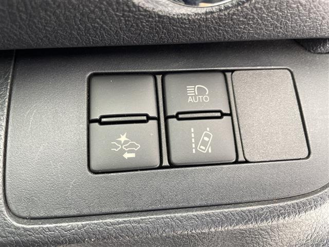 シエンタ ファンベースＧ　グランパー　純正ナビ（ＢＴ／ＣＤ／ＤＶＤ／ＴＶ））　衝突軽減　ｉｎｎｏカーゴキャリア　社外ホイール　レーンキープ　ビルトインＥＴＣ　ＡＣ１００Ｖ　電格ミラー　ＵＳＢ給電　革ステアリング　ステアリングリモコン　クル（18枚目）