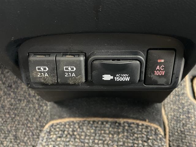 シエンタ ファンベースＧ　グランパー　純正ナビ（ＢＴ／ＣＤ／ＤＶＤ／ＴＶ））　衝突軽減　ｉｎｎｏカーゴキャリア　社外ホイール　レーンキープ　ビルトインＥＴＣ　ＡＣ１００Ｖ　電格ミラー　ＵＳＢ給電　革ステアリング　ステアリングリモコン　クル（19枚目）