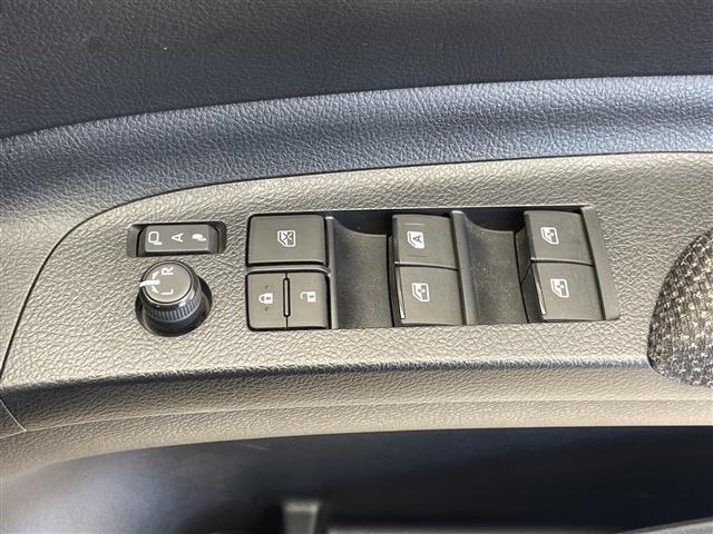 シエンタ ファンベースＧ　グランパー　純正ナビ（ＢＴ／ＣＤ／ＤＶＤ／ＴＶ））　衝突軽減　ｉｎｎｏカーゴキャリア　社外ホイール　レーンキープ　ビルトインＥＴＣ　ＡＣ１００Ｖ　電格ミラー　ＵＳＢ給電　革ステアリング　ステアリングリモコン　クル（22枚目）