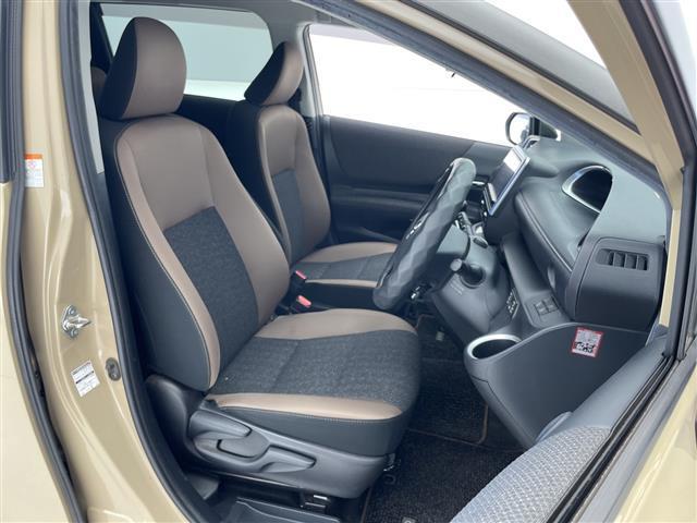 シエンタ ファンベースＧ　グランパー　純正ナビ（ＢＴ／ＣＤ／ＤＶＤ／ＴＶ））　衝突軽減　ｉｎｎｏカーゴキャリア　社外ホイール　レーンキープ　ビルトインＥＴＣ　ＡＣ１００Ｖ　電格ミラー　ＵＳＢ給電　革ステアリング　ステアリングリモコン　クル（24枚目）