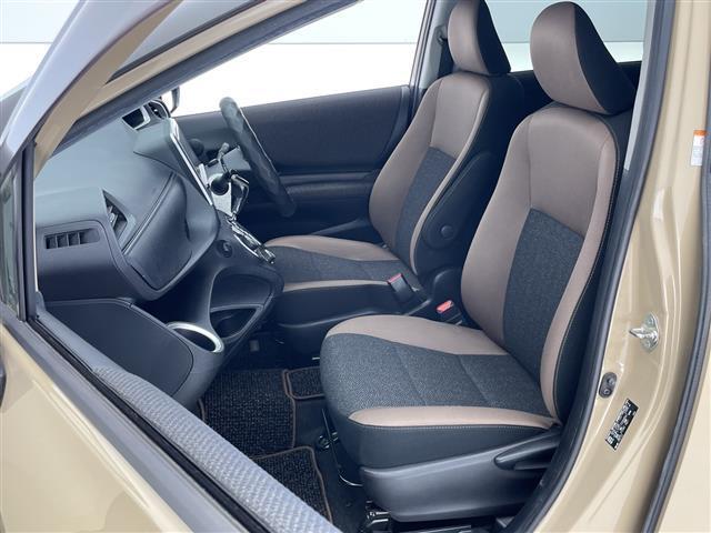 シエンタ ファンベースＧ　グランパー　純正ナビ（ＢＴ／ＣＤ／ＤＶＤ／ＴＶ））　衝突軽減　ｉｎｎｏカーゴキャリア　社外ホイール　レーンキープ　ビルトインＥＴＣ　ＡＣ１００Ｖ　電格ミラー　ＵＳＢ給電　革ステアリング　ステアリングリモコン　クル（26枚目）