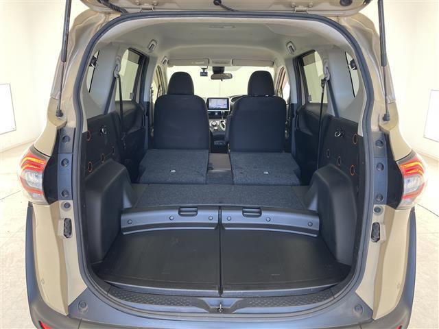 シエンタ ファンベースＧ　グランパー　純正ナビ（ＢＴ／ＣＤ／ＤＶＤ／ＴＶ））　衝突軽減　ｉｎｎｏカーゴキャリア　社外ホイール　レーンキープ　ビルトインＥＴＣ　ＡＣ１００Ｖ　電格ミラー　ＵＳＢ給電　革ステアリング　ステアリングリモコン　クル（29枚目）