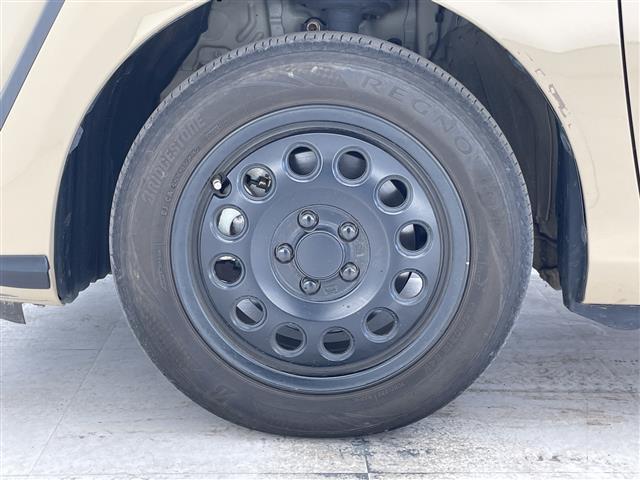 シエンタ ファンベースＧ　グランパー　純正ナビ（ＢＴ／ＣＤ／ＤＶＤ／ＴＶ））　衝突軽減　ｉｎｎｏカーゴキャリア　社外ホイール　レーンキープ　ビルトインＥＴＣ　ＡＣ１００Ｖ　電格ミラー　ＵＳＢ給電　革ステアリング　ステアリングリモコン　クル（39枚目）