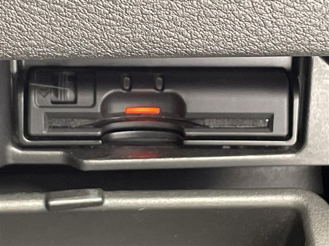 セレナ ハイウェイスター　純正９インチＳＤナビ　フルセグＴＶ　Ｂｌｕｅｔｏｏｔｈ　ＣＤ　ＤＶＤ　バックカメラ　全方位カメラ　ＥＴＣ　両側パワースライドドア　クルーズコントロール　ステアリングリモコン　衝突被害軽減システム（5枚目）