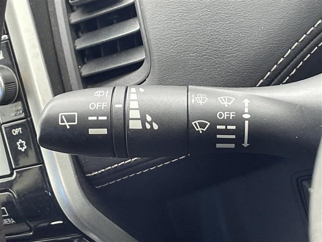 セレナ ハイウェイスター　純正９インチＳＤナビ　フルセグＴＶ　Ｂｌｕｅｔｏｏｔｈ　ＣＤ　ＤＶＤ　バックカメラ　全方位カメラ　ＥＴＣ　両側パワースライドドア　クルーズコントロール　ステアリングリモコン　衝突被害軽減システム（11枚目）