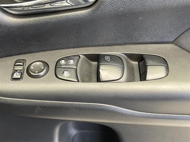 セレナ ハイウェイスター　純正９インチＳＤナビ　フルセグＴＶ　Ｂｌｕｅｔｏｏｔｈ　ＣＤ　ＤＶＤ　バックカメラ　全方位カメラ　ＥＴＣ　両側パワースライドドア　クルーズコントロール　ステアリングリモコン　衝突被害軽減システム（21枚目）