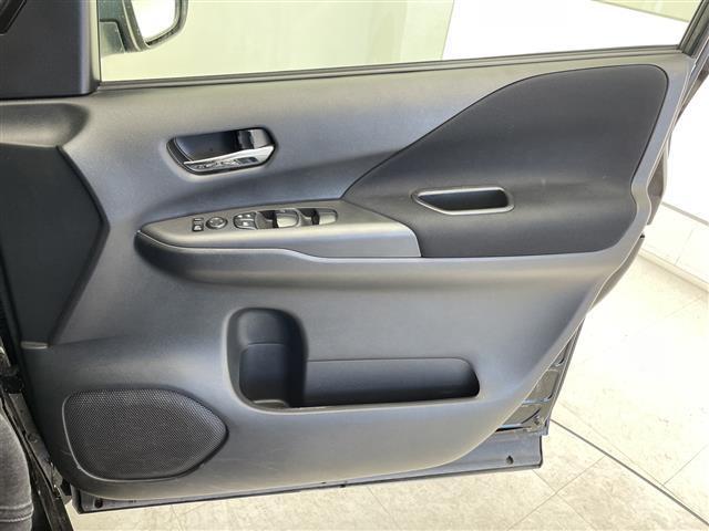 セレナ ハイウェイスター　純正９インチＳＤナビ　フルセグＴＶ　Ｂｌｕｅｔｏｏｔｈ　ＣＤ　ＤＶＤ　バックカメラ　全方位カメラ　ＥＴＣ　両側パワースライドドア　クルーズコントロール　ステアリングリモコン　衝突被害軽減システム（22枚目）