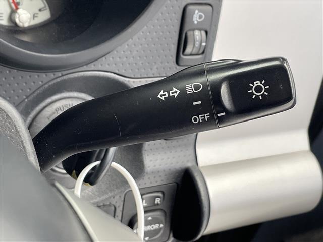 ＦＪクルーザー カラーパッケージ　社外ナビ　フルセグＴＶ　クルーズコントロール　後コーナーセンサー　ＥＴＣ　ルーフキャリア　フロアマット　ドアバイザー　背面タイヤ　バックカメラ（11枚目）