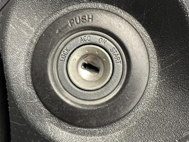 ＦＪクルーザー カラーパッケージ　社外ナビ　フルセグＴＶ　クルーズコントロール　後コーナーセンサー　ＥＴＣ　ルーフキャリア　フロアマット　ドアバイザー　背面タイヤ　バックカメラ（12枚目）