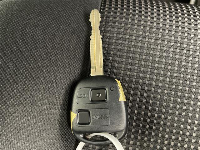 ＦＪクルーザー カラーパッケージ　社外ナビ　フルセグＴＶ　クルーズコントロール　後コーナーセンサー　ＥＴＣ　ルーフキャリア　フロアマット　ドアバイザー　背面タイヤ　バックカメラ（13枚目）