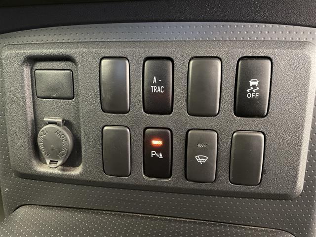 ＦＪクルーザー カラーパッケージ　社外ナビ　フルセグＴＶ　クルーズコントロール　後コーナーセンサー　ＥＴＣ　ルーフキャリア　フロアマット　ドアバイザー　背面タイヤ　バックカメラ（16枚目）