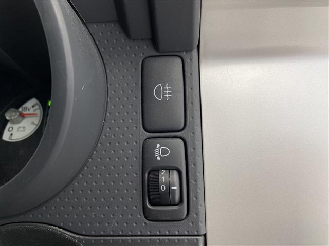 ＦＪクルーザー カラーパッケージ　社外ナビ　フルセグＴＶ　クルーズコントロール　後コーナーセンサー　ＥＴＣ　ルーフキャリア　フロアマット　ドアバイザー　背面タイヤ　バックカメラ（17枚目）