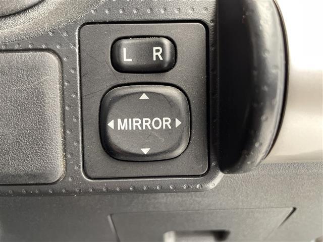 ＦＪクルーザー カラーパッケージ　社外ナビ　フルセグＴＶ　クルーズコントロール　後コーナーセンサー　ＥＴＣ　ルーフキャリア　フロアマット　ドアバイザー　背面タイヤ　バックカメラ（19枚目）