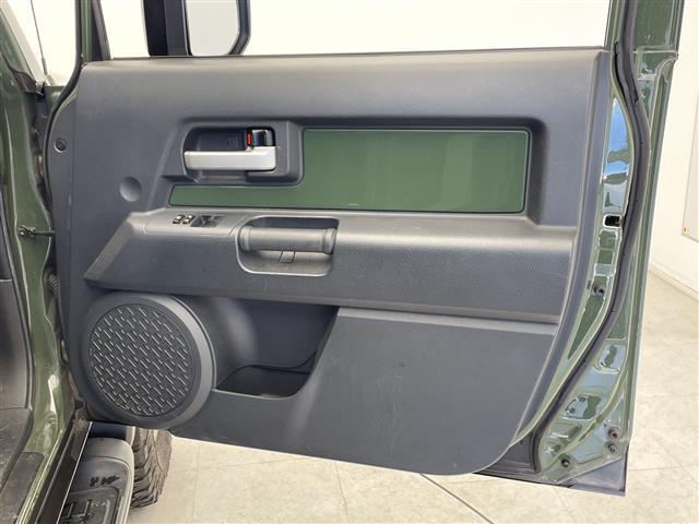 ＦＪクルーザー カラーパッケージ　社外ナビ　フルセグＴＶ　クルーズコントロール　後コーナーセンサー　ＥＴＣ　ルーフキャリア　フロアマット　ドアバイザー　背面タイヤ　バックカメラ（21枚目）