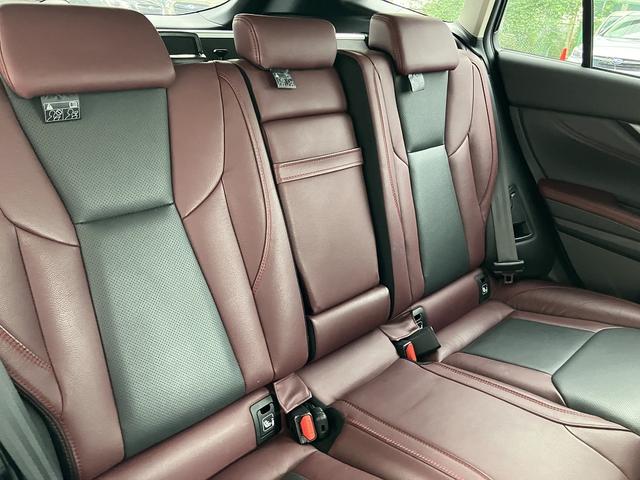 レヴォーグ ＳＴＩスポーツ　ＥＸ　ＳＴＩエアロ　クリスタルブラックシリカ（31枚目）