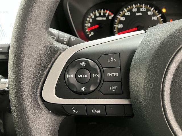 運転中、オーディオの操作をしてて、ハッとしたことはありませんか？ステアリングスイッチは、運転中でもハンドルでオーディオの操作が可能です。安全なドライブをサポートします。