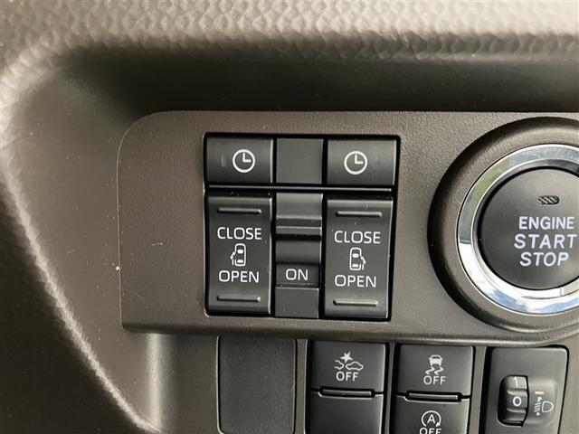 両側パワースライドドアです。両手が荷物でいっぱいの時、どちらからでもドアの開閉がラクラクです♪安全装置も付いているので、お子様の乗り降りも安心の便利機能です。