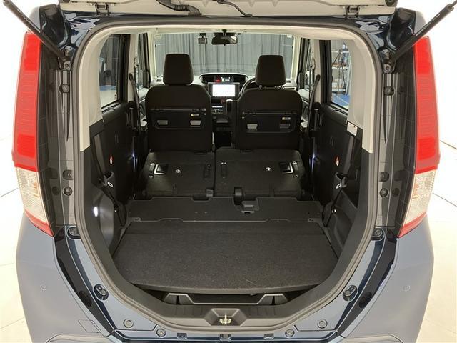 写真のように後部座席を倒せば、普段なかなか載せることのないような大きな荷物もしっかり積むことができそうですね。