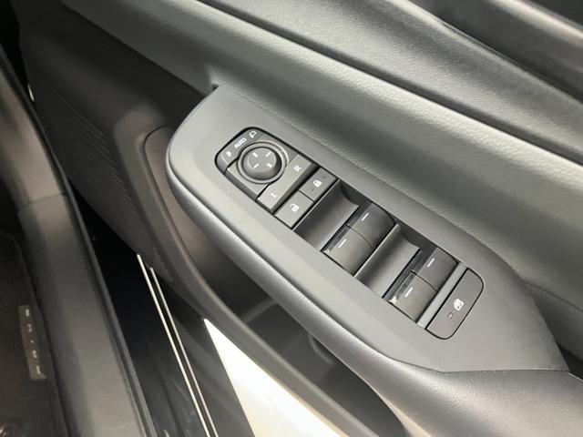 プリウス U トヨタセーフティセンス ディスプレイオーディオ レーダークルコン ブラインドスポットモニター ETC2.0 バックモニター ステアリングヒーター LEDライト スマートキー AC100V/1500W(13枚目)