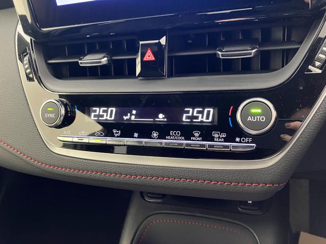 カローラスポーツ ハイブリッドG Z 雹害車 トヨタセーフティセンス レーダークルーズコントロール ブラインドスポットモニター バックモニター ディスプレイオーディオ 前後ドライブレコーダー ETC2.0 シートヒーター スマートキー(11枚目)