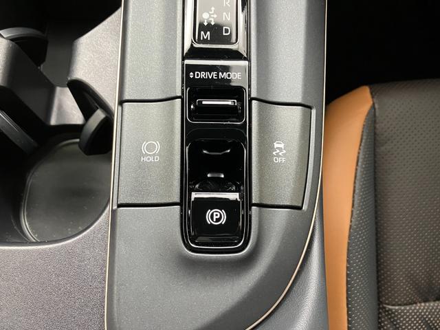 クラウンクロスオーバー RSアドバンスド トヨタセーフティセンス モデリスタフルエアロ 本革シート サンルーフ レーダークルコン ブラインドスポットモニター ディスプレイオーディオナビ ETC2.0 シートエアコン ヘッドアップディスプレイ(20枚目)