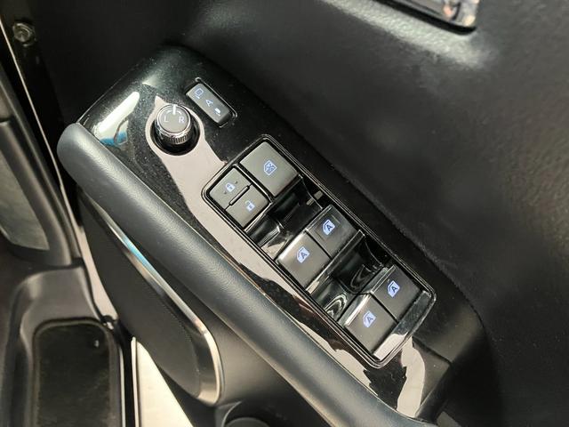 もちろん、パワーウインドウもついております。ワンタッチで窓の開閉が可能です！