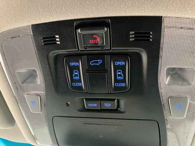 両側パワースライドドアです。両手が荷物でいっぱいの時、どちらからでもドアの開閉がラクラクです♪安全装置も付いているので、お子様の乗り降りも安心の便利機能です。